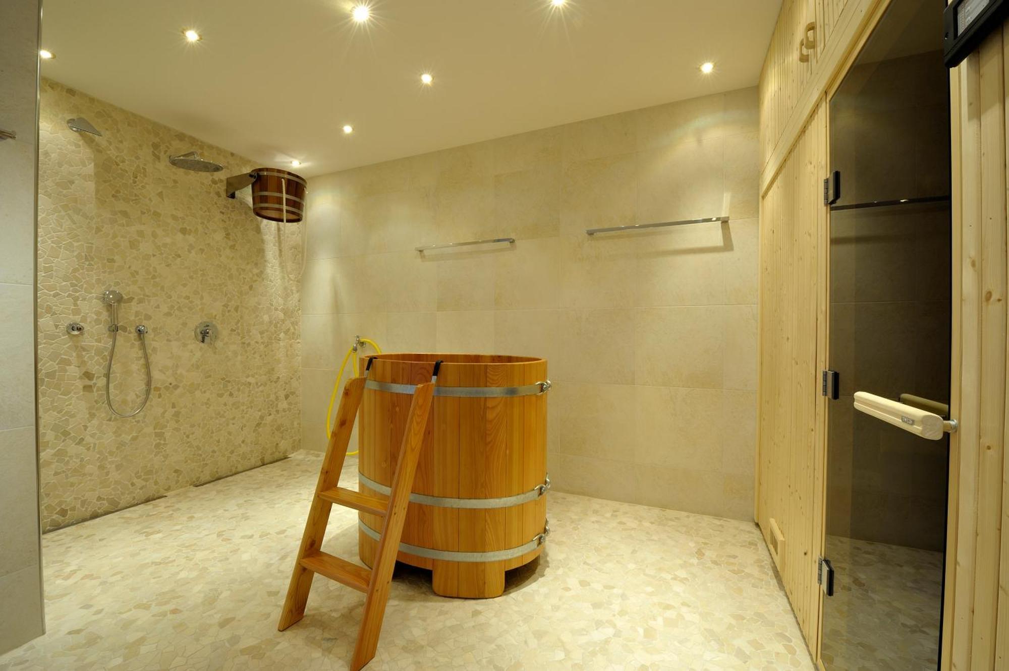 Appartement Via Lapis - Panoramablick Ueber - Garten - Pool - Sauna - Luxus *