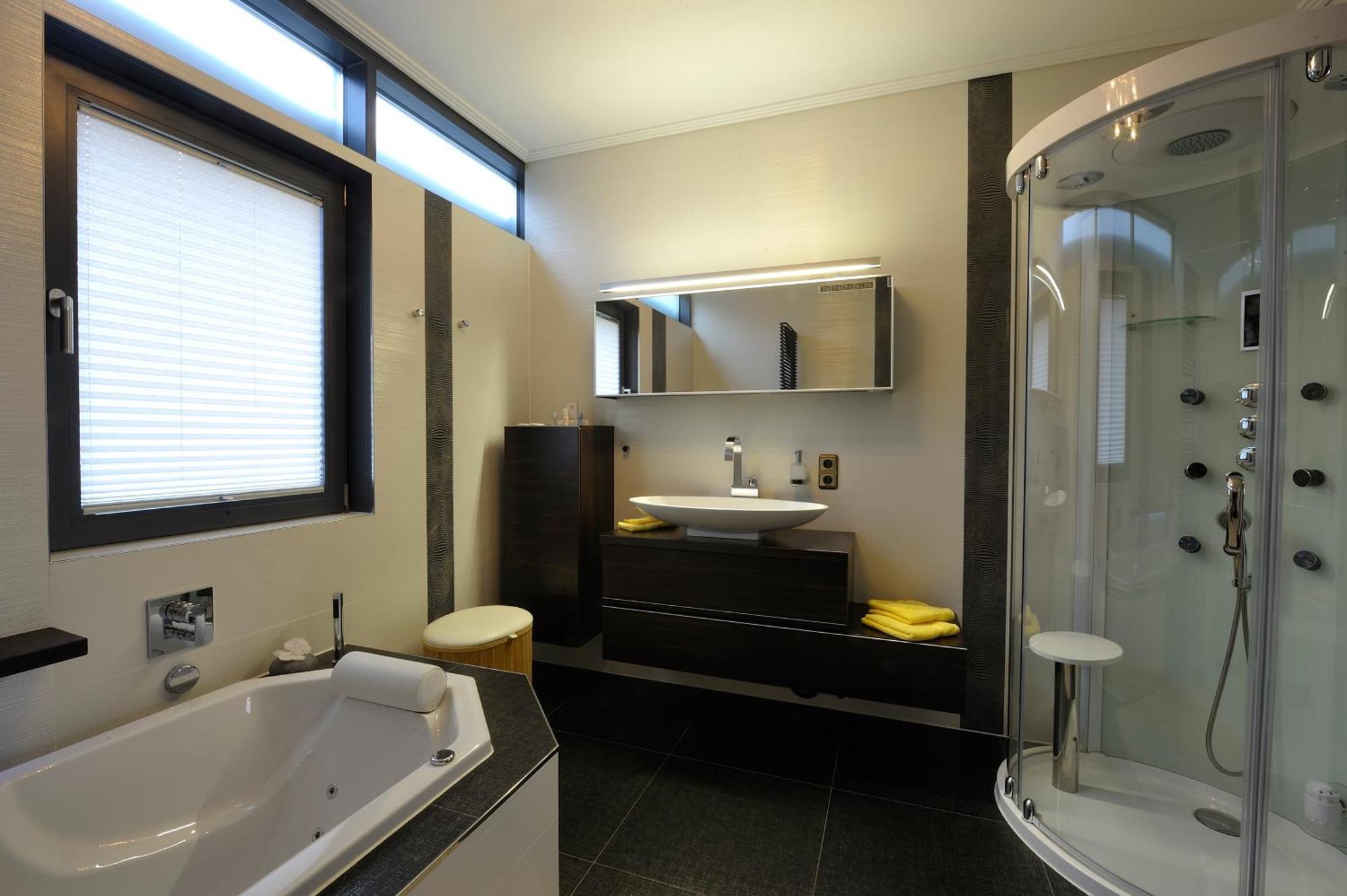 Appartement Via Lapis - Panoramablick Ueber - Garten - Pool - Sauna - Luxus *